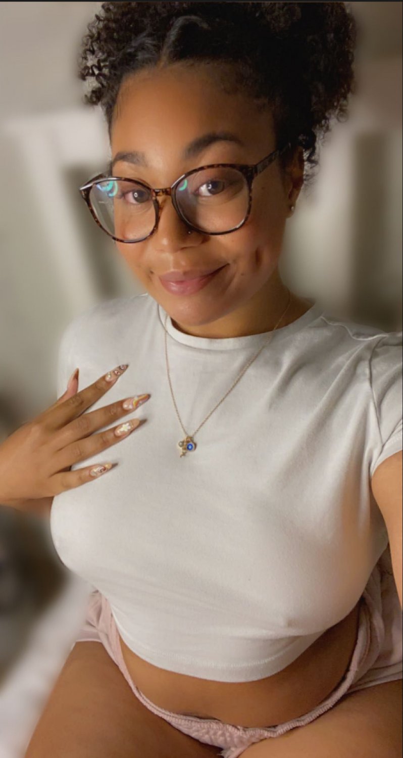 Naughty lil bitch Pt 1 (photos) #Eq1PKeEv