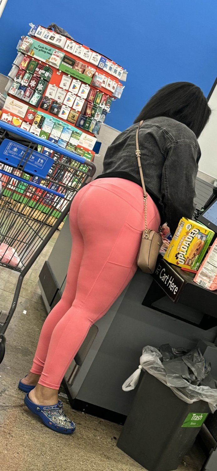 Think Booty Ebony in pink leggings (Thong) #FL14pAwV