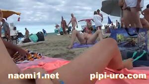 Masturbation at the beach #fLQiuqRE
