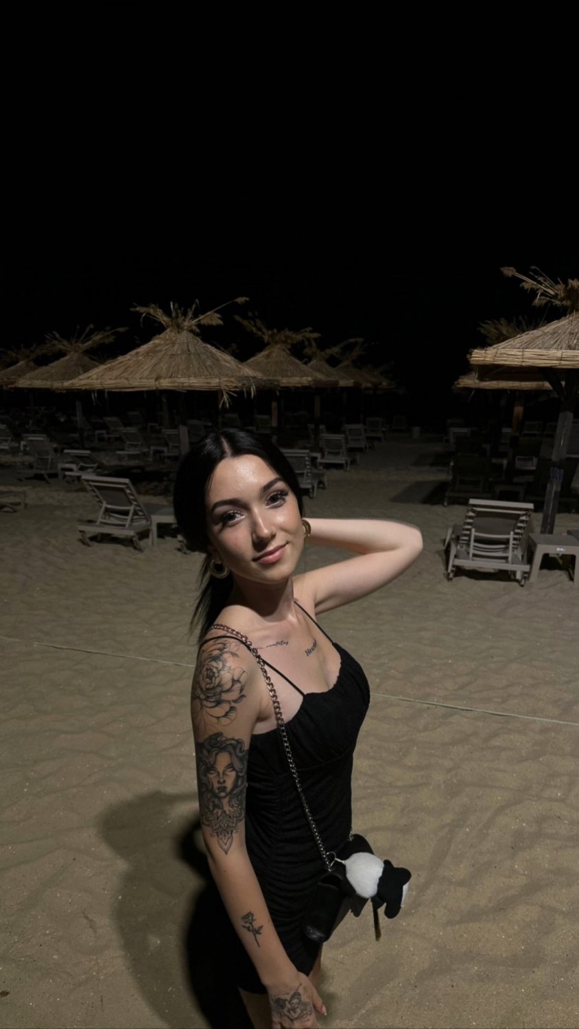 Emilys sister Johanna shows tits in public proudly #Fm5frbkY