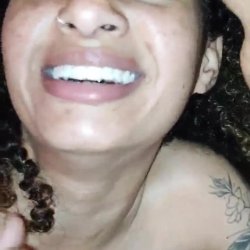 Ela é Tímida, Puta e Todo Mundo Come