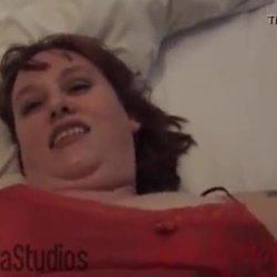 She’s so drunk that she thinks I’m her boyfriend, I should take advantage and eat her pussy. 🍯🤤🍑
