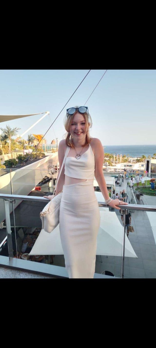 Skinny redhead teen loves attention #FYgktyEH