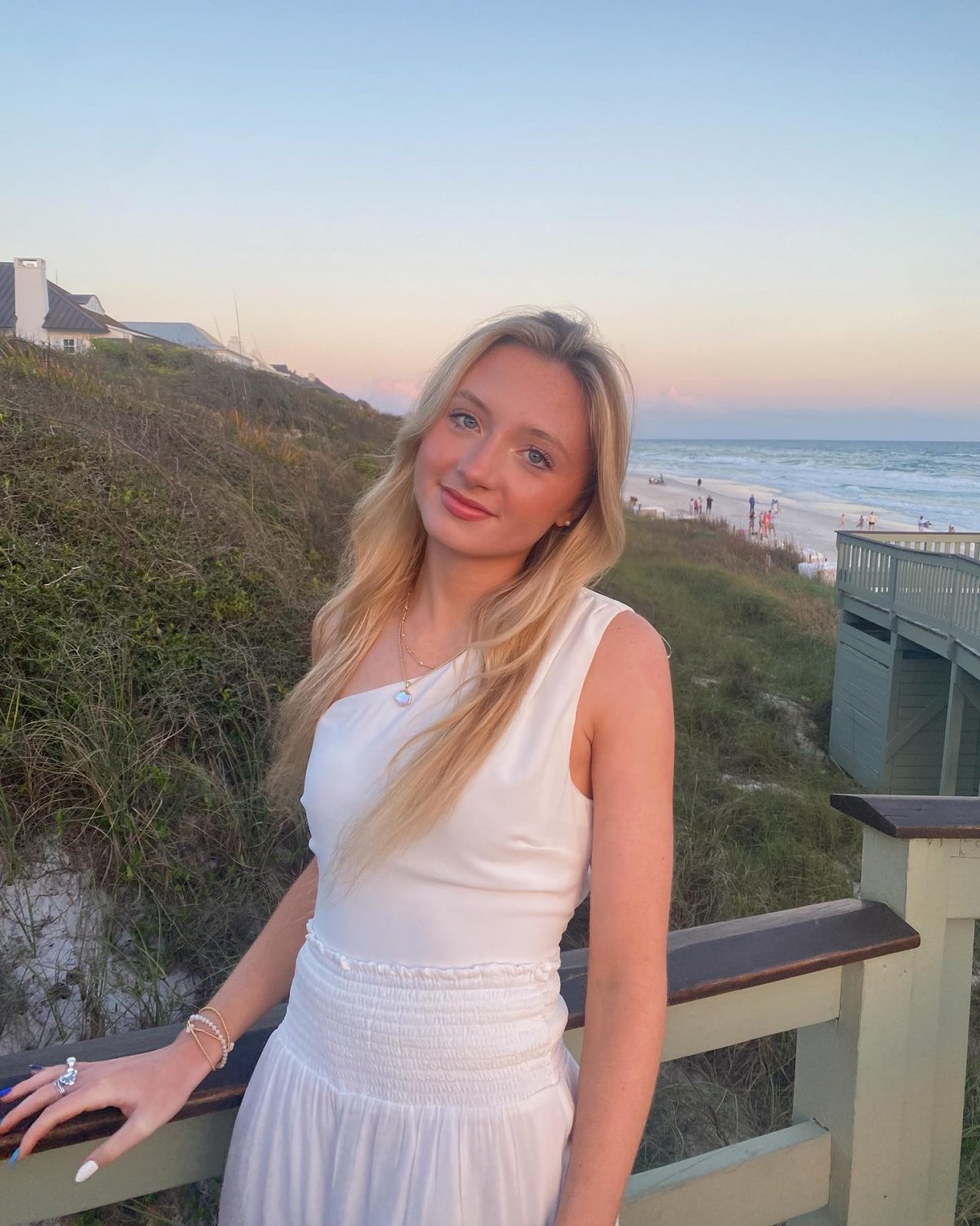 Sexy blonde college teen Holly #G0D2iOlg