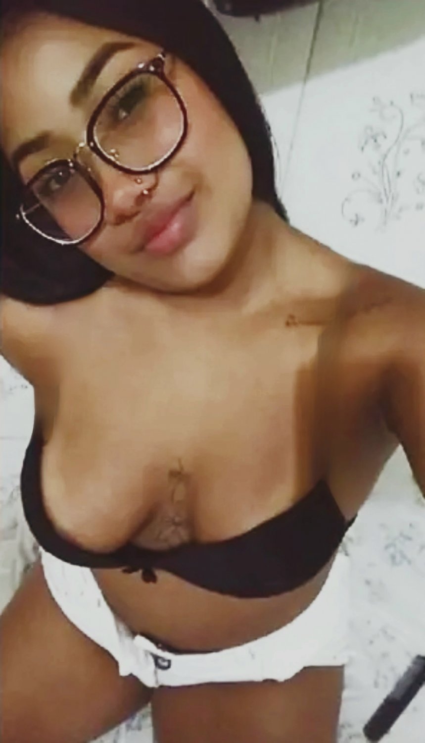 Morena peituda #G3hNa7m8