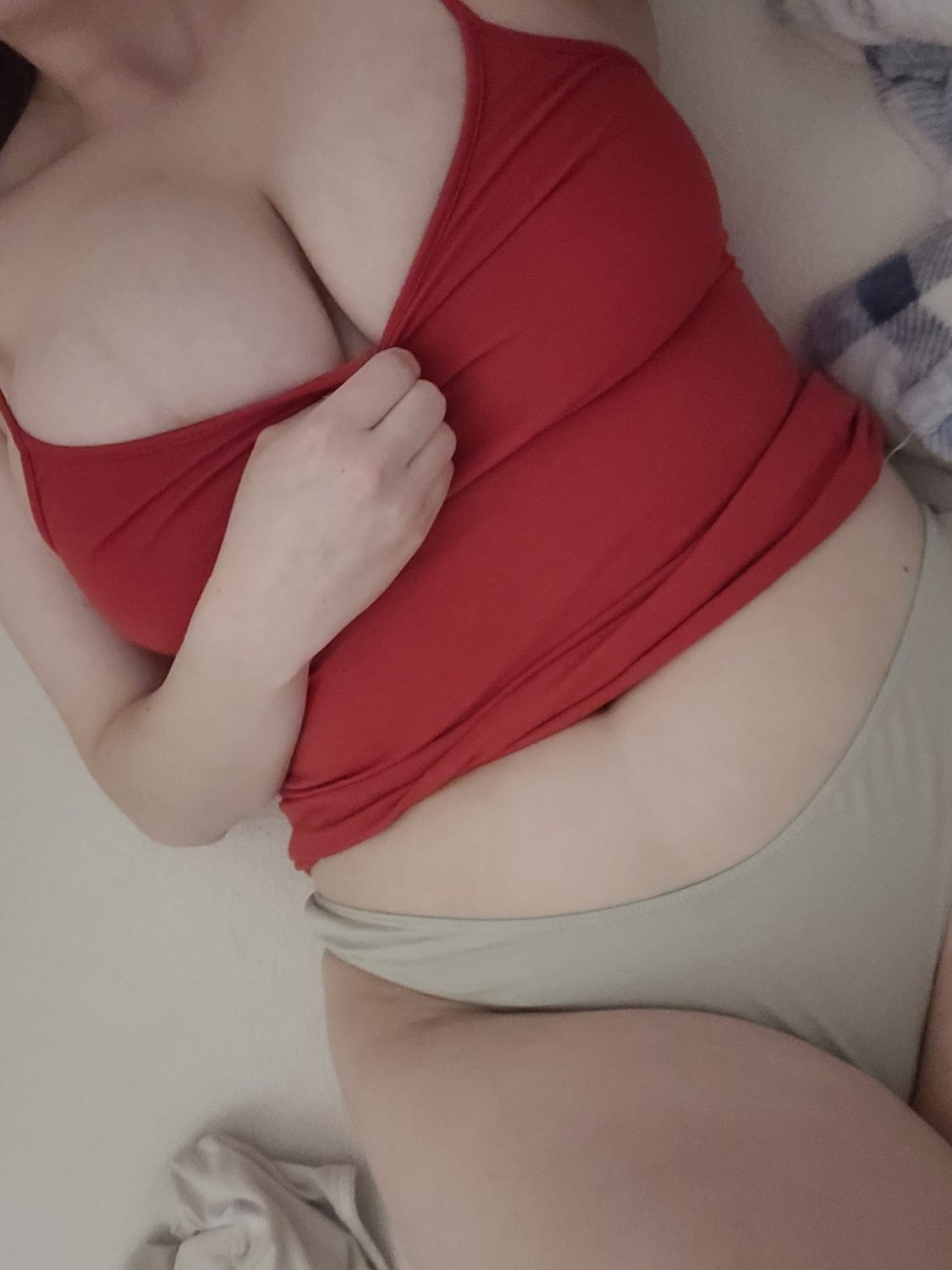 23 yo big tits slut gf twerking ass (let me know if you want more) #GACxOiz4