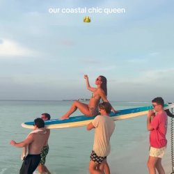 Carregada como uma rainha da putaria