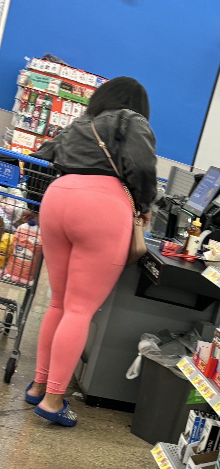 Think Booty Ebony in pink leggings (Thong) #gEEbfit3