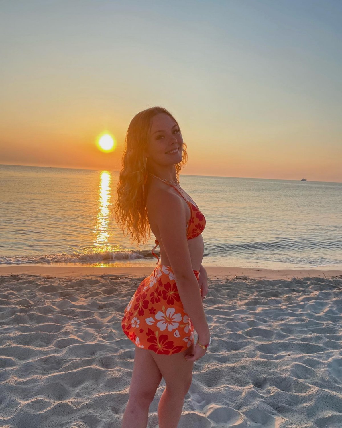 Sexy blonde college teen Michelle #GpdCDWaX