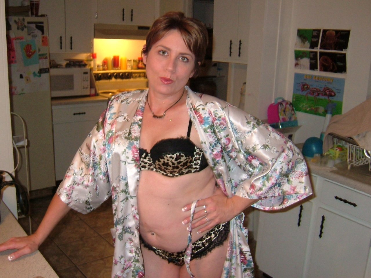 A wife & mom shoves a dildo into her asshole #gPXUWgam