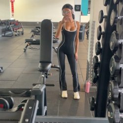 She works out like she knows you’re watching