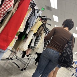 Nice Asian booty in jeans