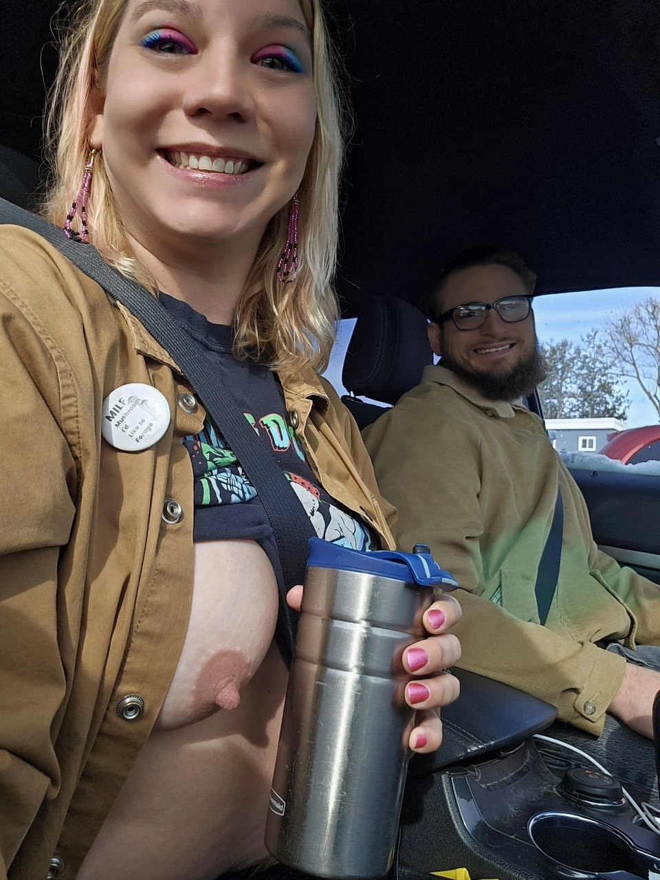 She loves her coffee and beer #HCaF4HBv