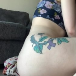 Horny Thick Nerdy Slut Cumming On Dildo