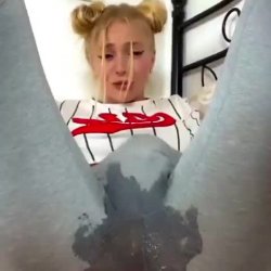 Cute blonde explodes in her leggings while gooning