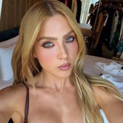 Novas fotos na Jade…Jade Picon maravilhosa