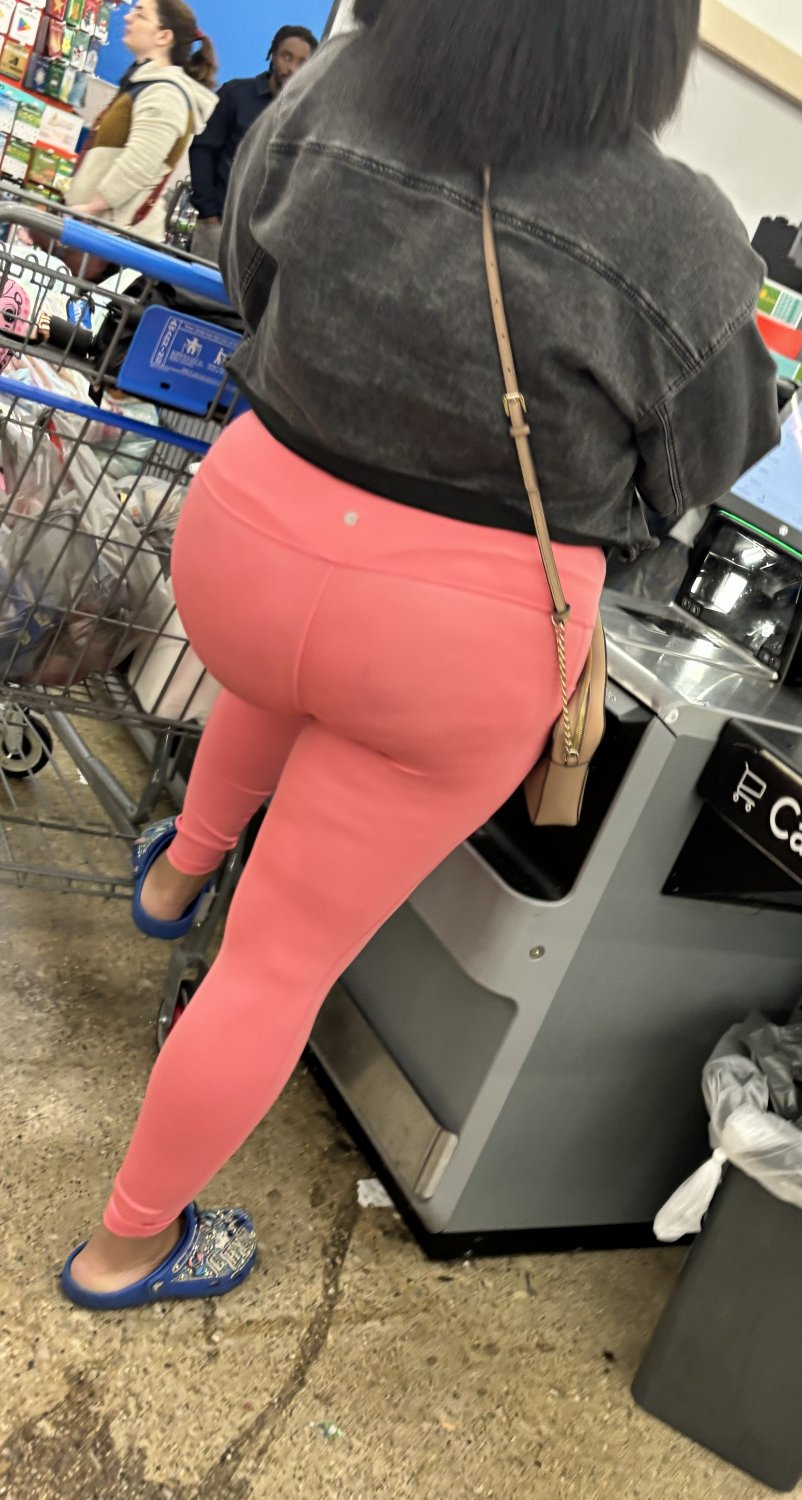 Think Booty Ebony in pink leggings (Thong) #IbalaixR