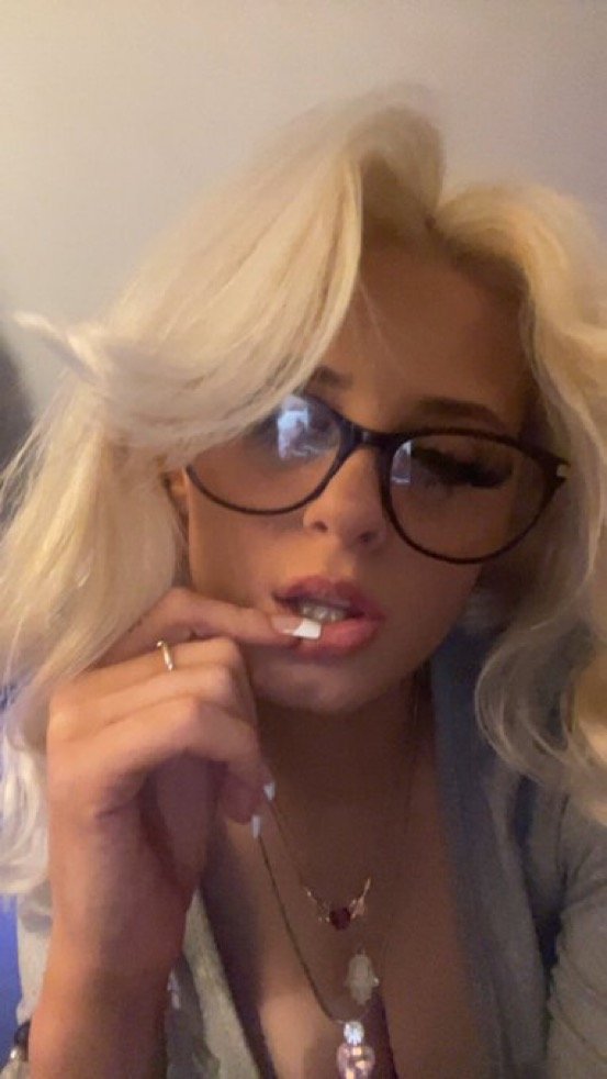 19 yr blonde chav #iEURtFMx