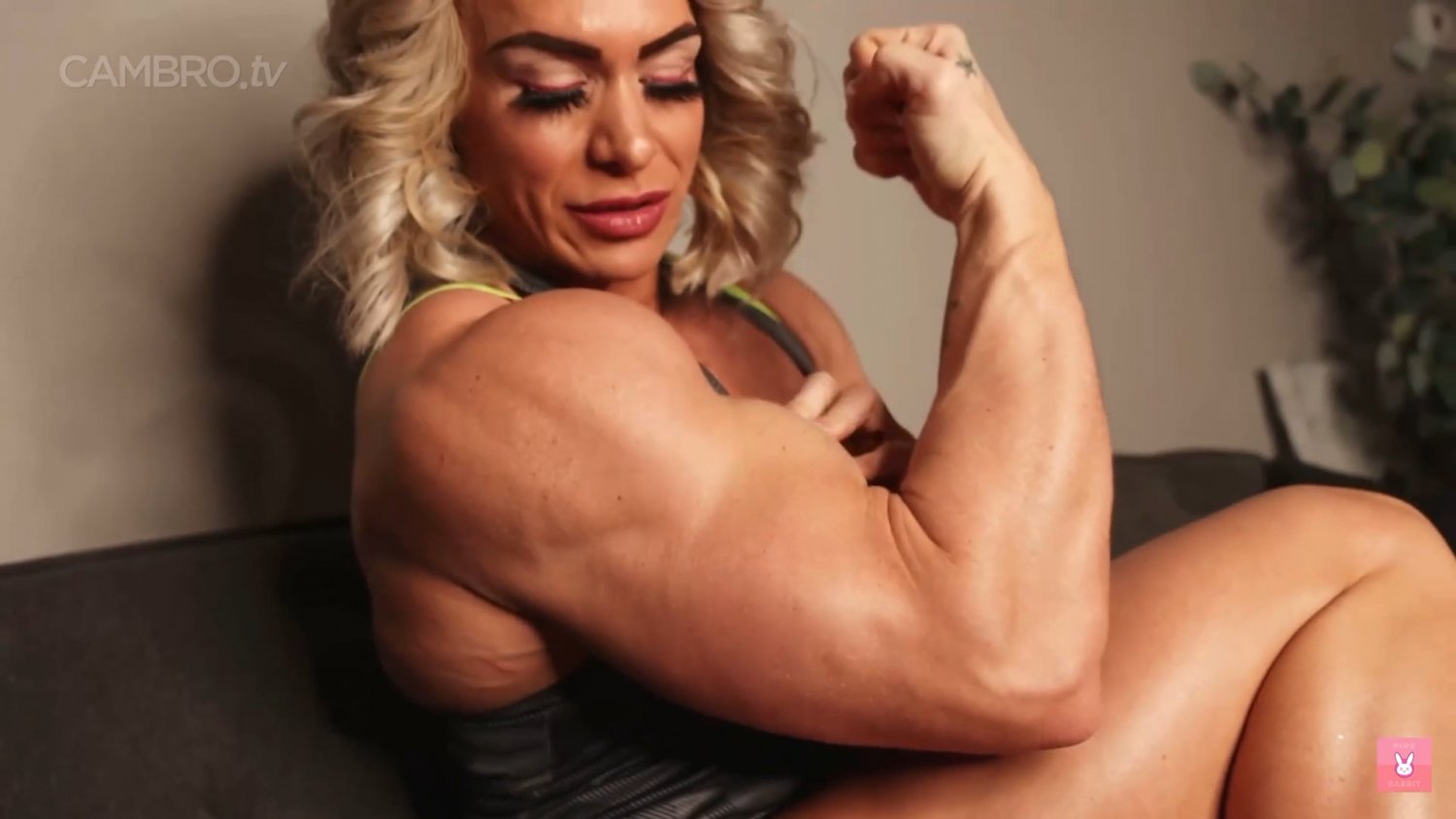 Mrs Flesher, masturbating her hypertrophic veiny biceps #iP1g4YTo