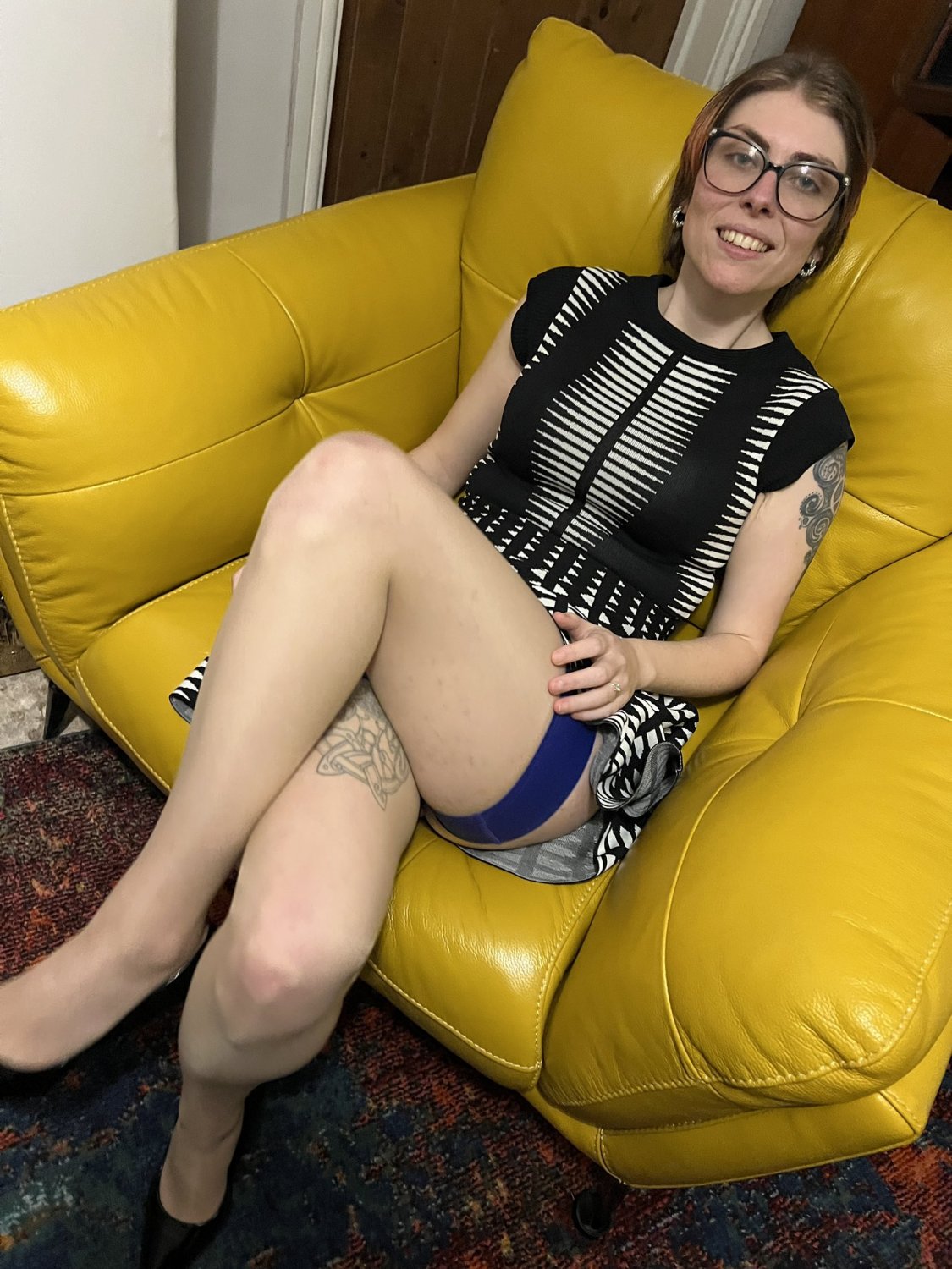Hot British milf Rebecca showing us her big meaty pussy 🥵🔥 #J5SKtL9e