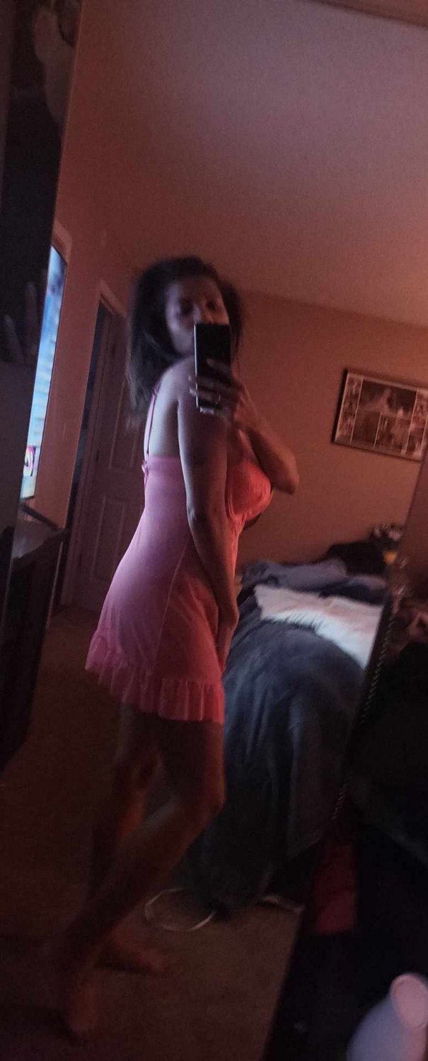 Baddie ebony milf taking selfies #jJqzBRdg