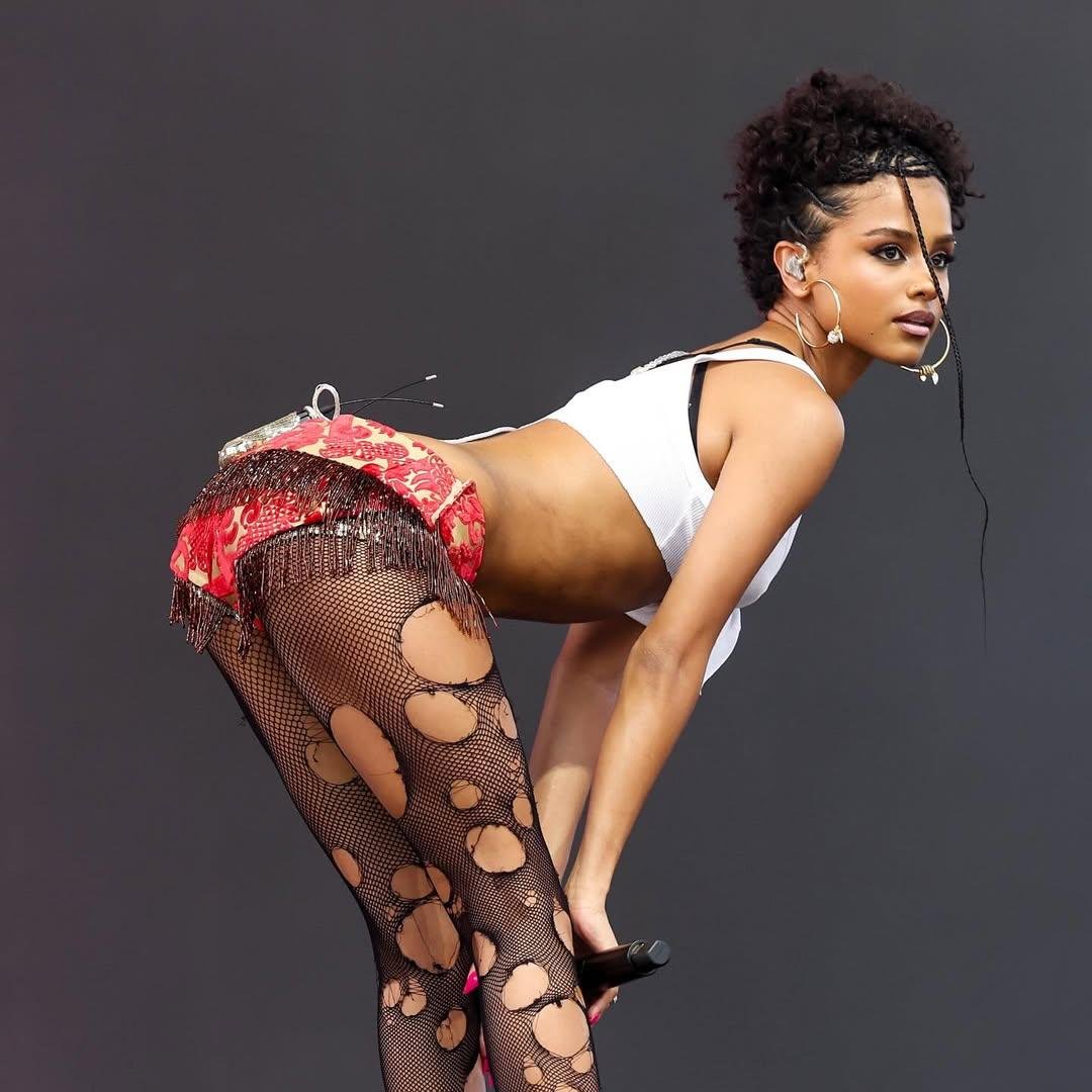 Amazing Tyla and Becky G...stunning sexy photos #JrE2utaU