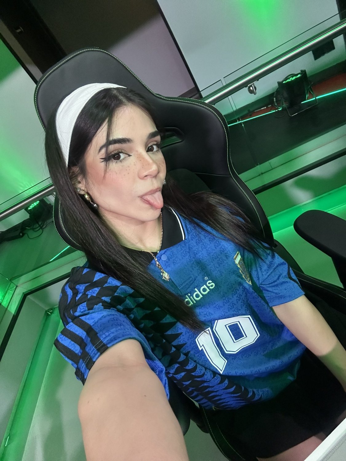 Alana Flores (2) #KIVcGRPg