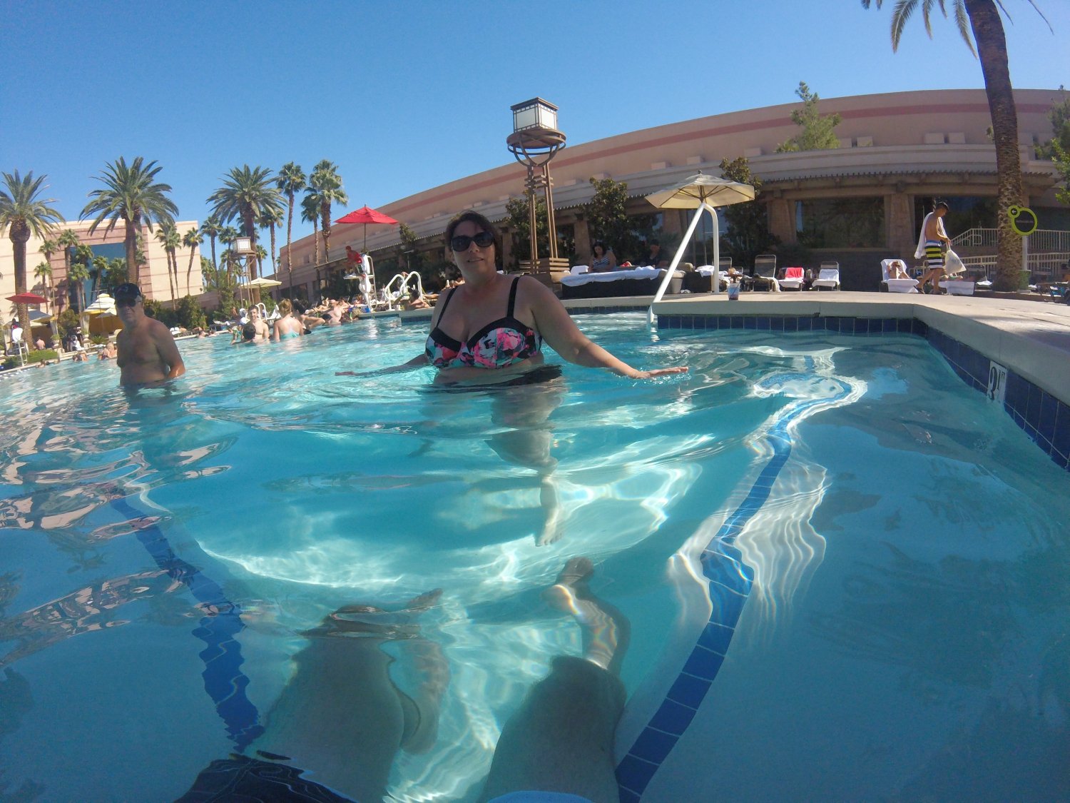 Can't beleive Sharon did this at the MGM pool in Vegas #Kn851k6N