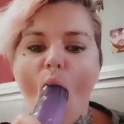 My roommate cums on this dildo 🤤