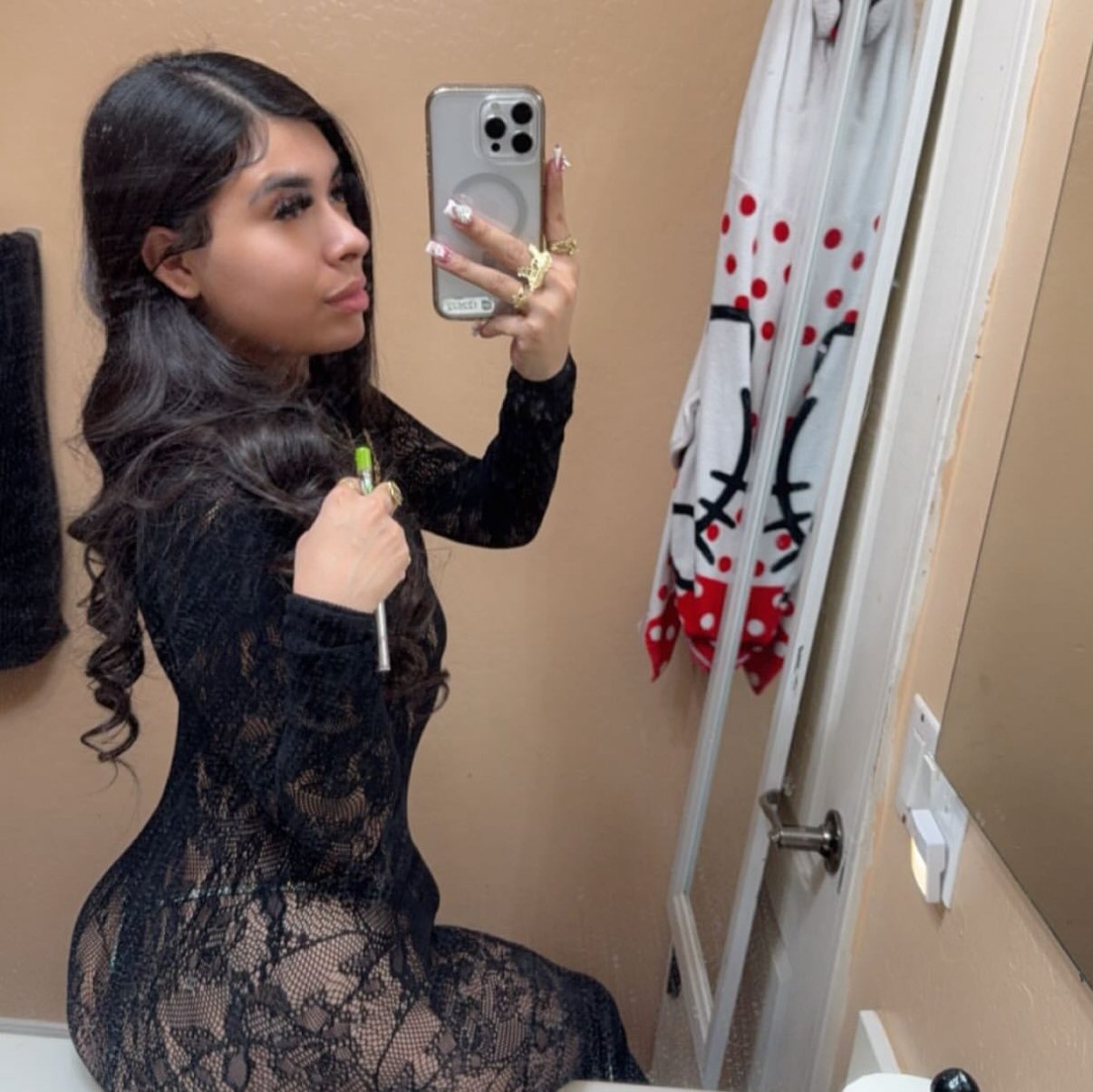 Latina #lh7ifhnn
