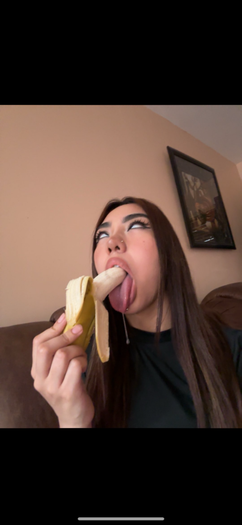 Long tongue girl #LQ2DNcOp