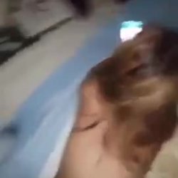 Cogiendo con el novio mientras habla con su padre