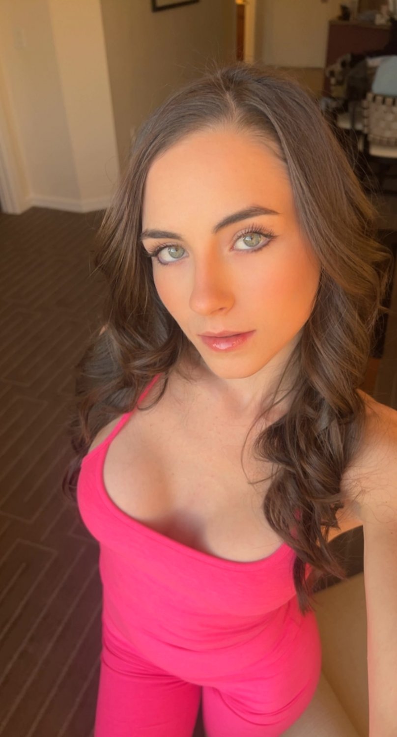 A horny Fuckdoll at your service #m5gFBBBN