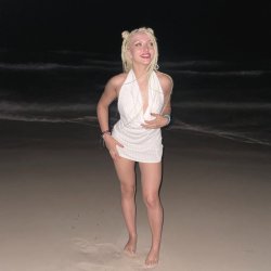 Ocean eyes, midnight skies, and a flirty little smile