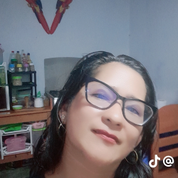 Madura chinita con cuca grande y peluda con amante a escondidas.