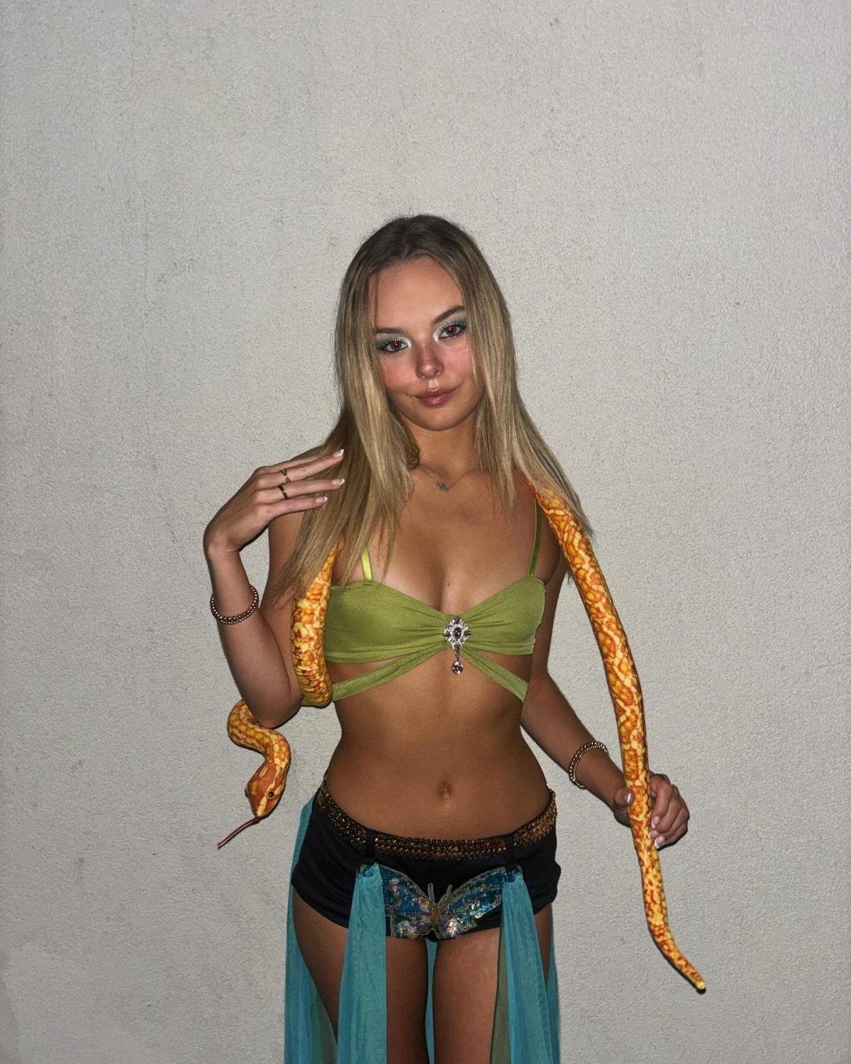 Sexy blonde college teen Michelle #MKLmqG8C