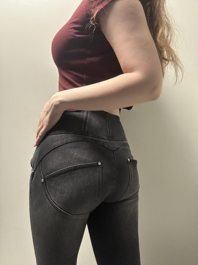 Sexy Clementine shows of her pierced tits and body #mOaQCC0j