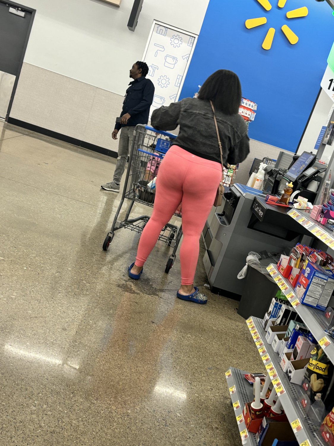 Think Booty Ebony in pink leggings (Thong) #mPb1xkn5