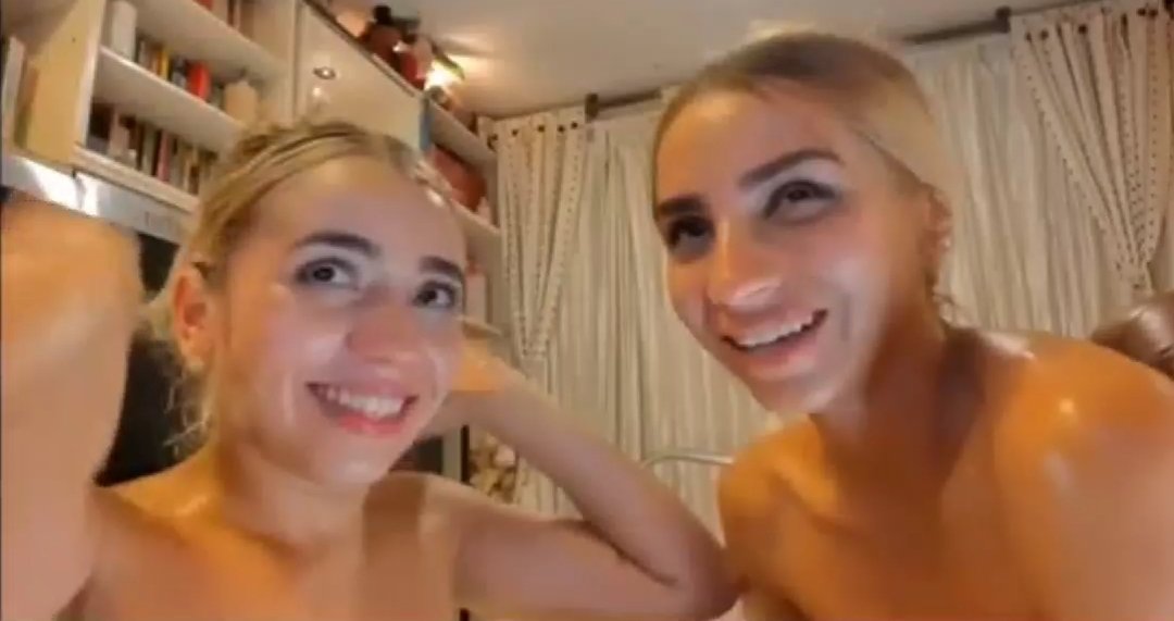 Twins #n2ds6EVU