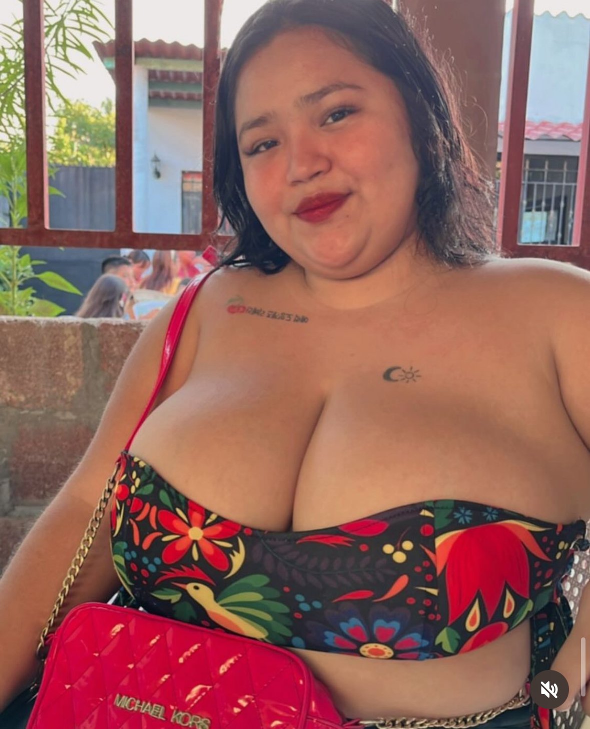 These Latina girls from other countries always have low quality pics lol #N617P61E
