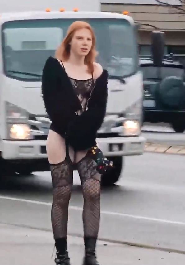 Whore on Display #nAxxKd0y