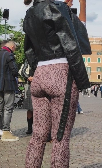 She want me to look #NKlYbUm0