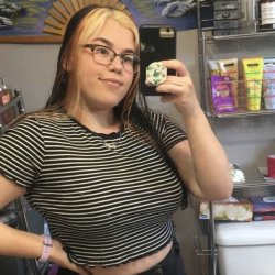 Puta con tetas grandes