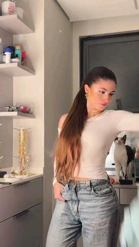 Novas video e fotos na Sofia...Sofia Espanha deliciosa #nU0UKfN8