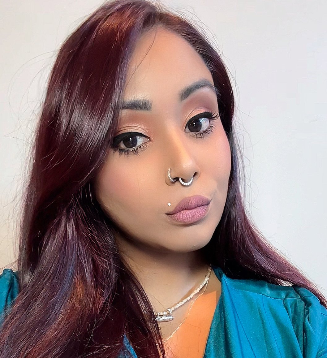 Beautiful Indian Devotee Women #O7TYN4JQ