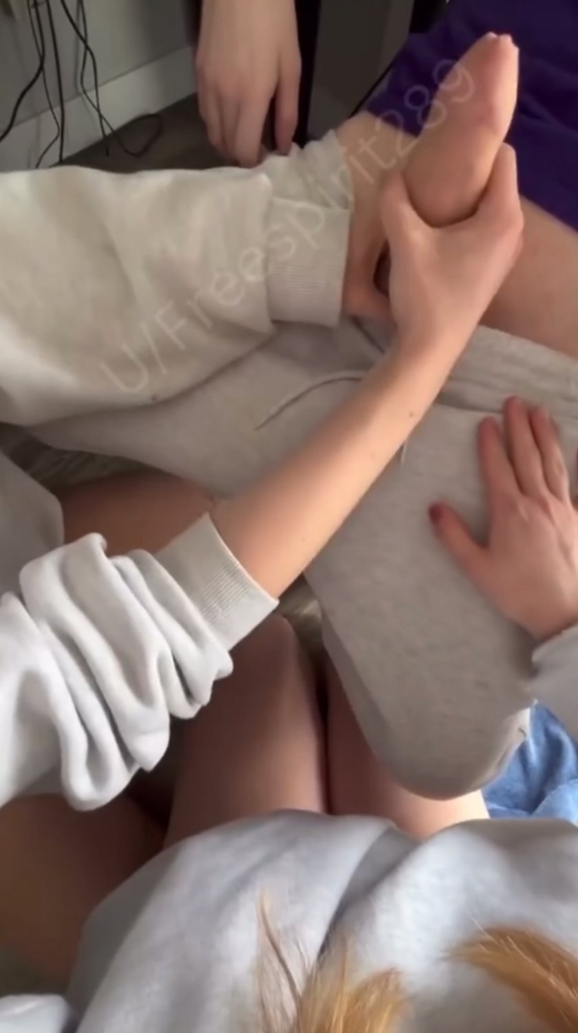 She let her room mate suck her bf's cock #O9mq2DeQ
