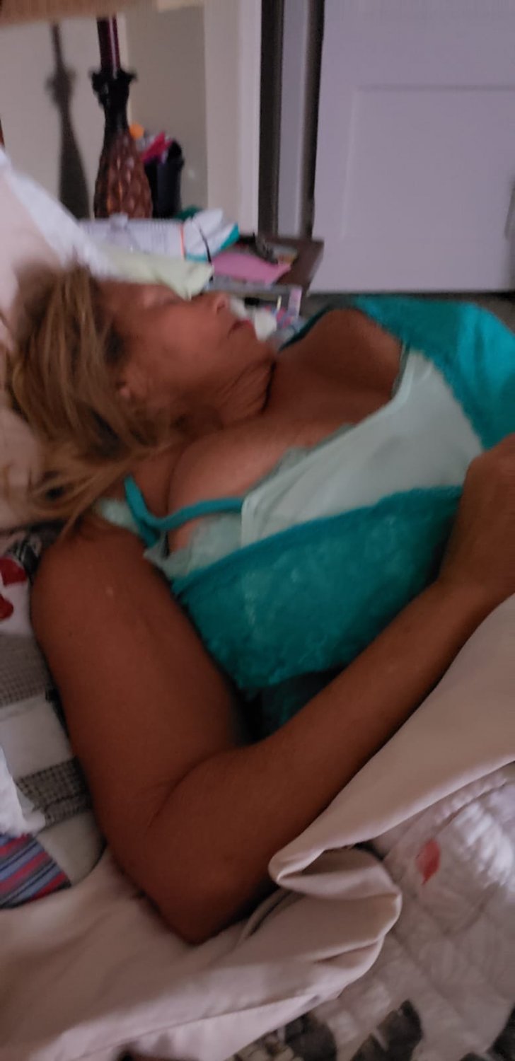 Mature Wife drunk and showing off. #oceYYHrj