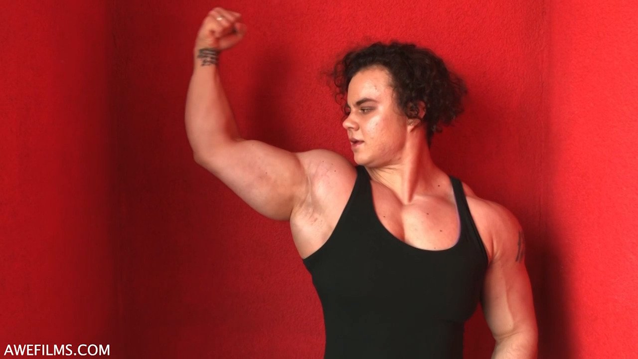 Mrs Korableva, muscle armpits and the strong scent of bodybuilding #OGoR9E5N