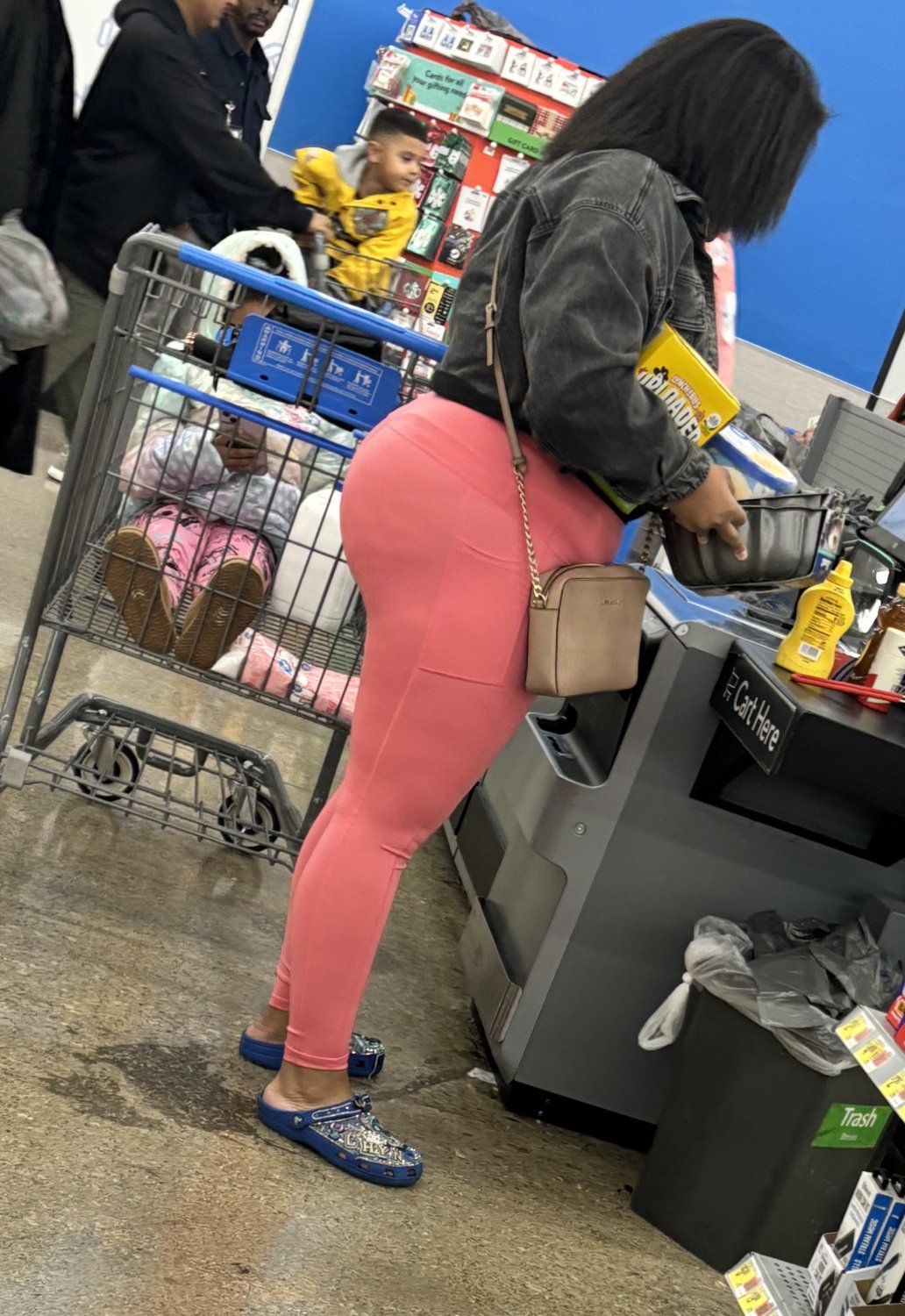 Think Booty Ebony in pink leggings (Thong) #ouzFWCCV