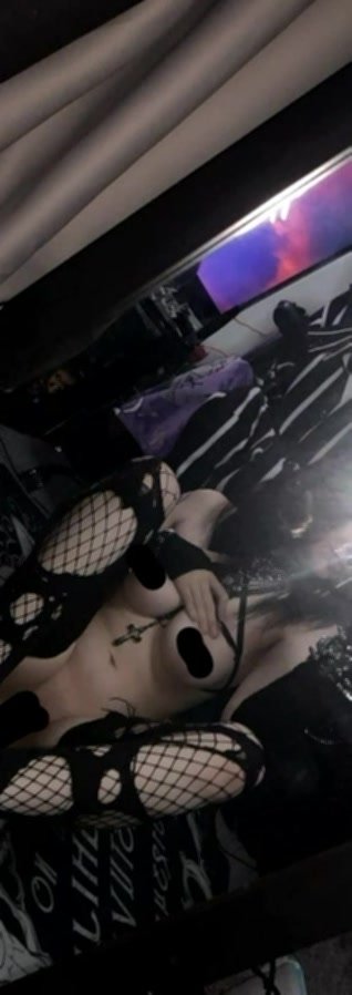 Only good boys get to suck on my tits #PaJHTCzS
